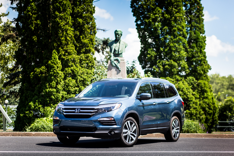 Illustration for article titled The 2017 Honda Pilot Is For When You Just Can't Buy The Damn Minivan